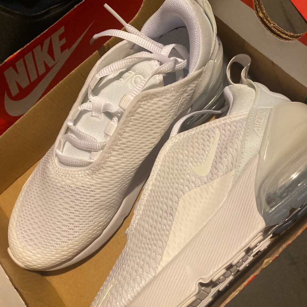 Nike 270